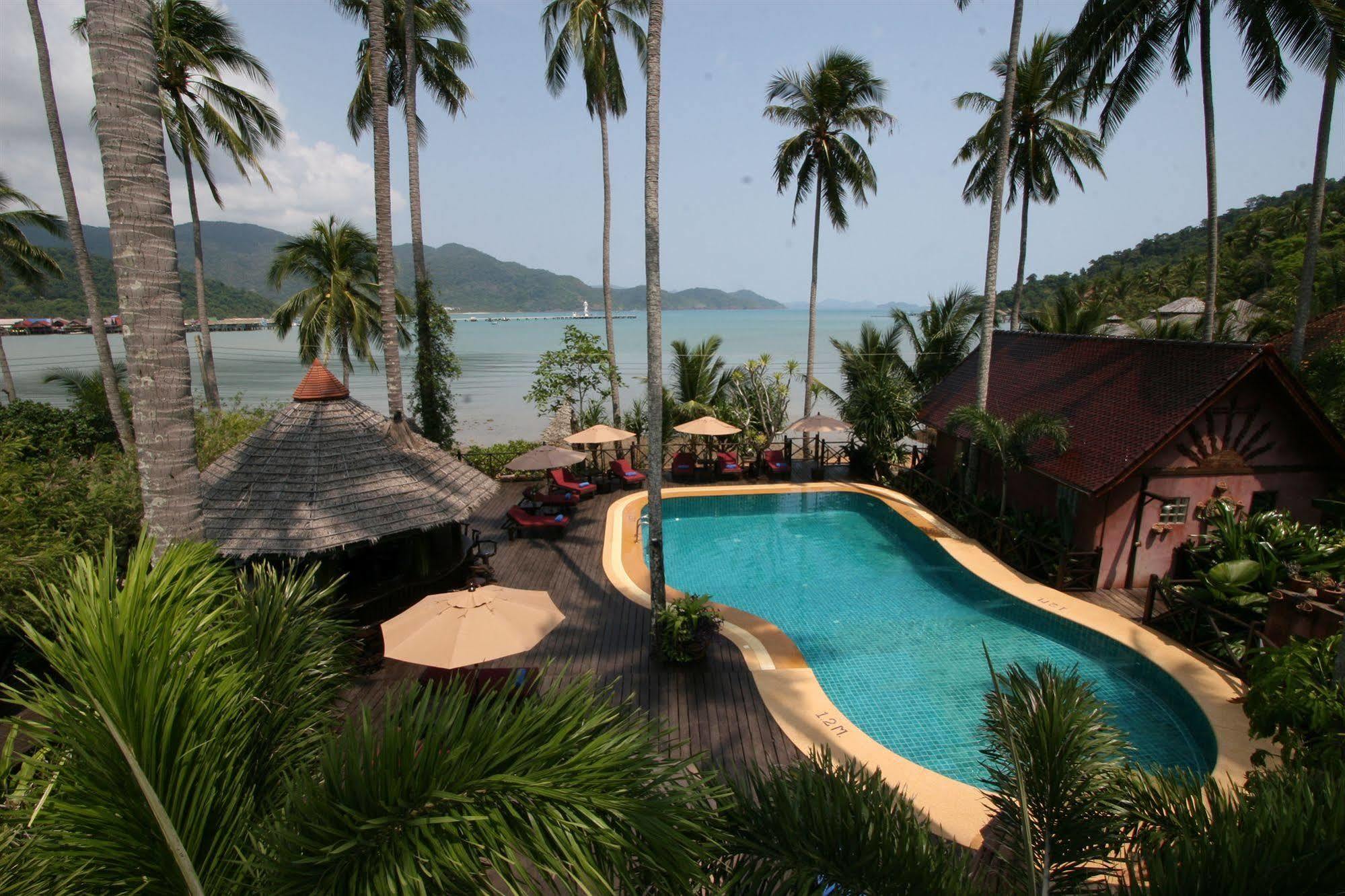 Nirvana Resort Koh Chang Bang Bao Beach Exterior photo